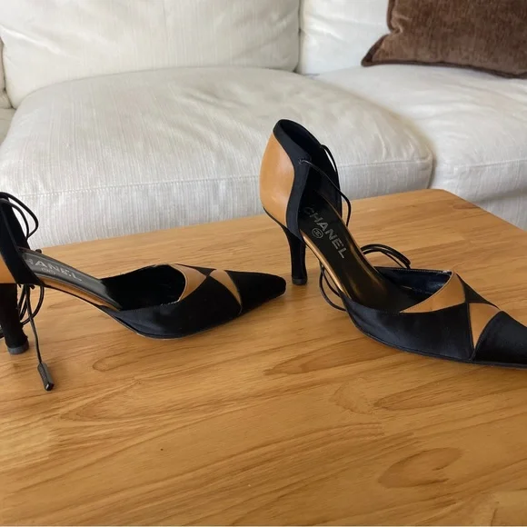 Vintage Chanel Heels - Picture 3 of 9